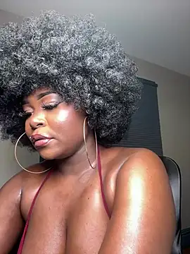 Snapshot of WomanNextdoor1 chatting on 04/04/26, 10:02 WomanNextdoor1 online show from 04/04/26, 10:02