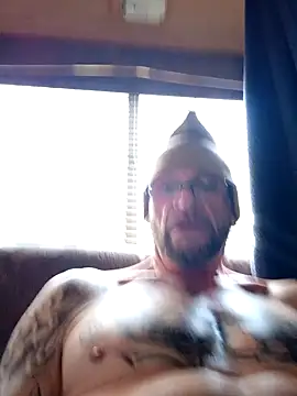 Snapshot of ShawnandDani7074 chatting on 12/19/25, 05:20 ShawnandDani7074 online show from 12/19/25, 05:20