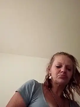 Snapshot of IrishGoddess69247 chatting on 02/24/26, 09:40 IrishGoddess69247 online show from 02/24/26, 09:40