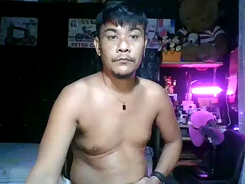 Snapshot of Jheboi69xxx chatting on 10/24/25, 11:28 Jheboi69xxx online show from 10/24/25, 11:28