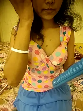 Snapshot of Snaya-baby chatting on 11/09/25, 01:42 Snaya-baby online show from 11/09/25, 01:42