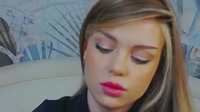 Snapshot of MarilynNova chatting on 03/21/26, 05:01 MarilynNova online show from 03/21/26, 05:01