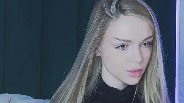 Snapshot of MarilynNova chatting on 04/07/26, 04:57 MarilynNova online show from 04/07/26, 04:57