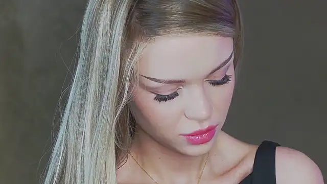 Snapshot of MarilynNova chatting on 04/12/26, 04:28 MarilynNova online show from 04/12/26, 04:28