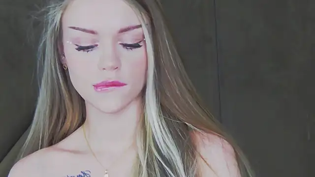 Snapshot of MarilynNova chatting on 04/14/26, 04:40 MarilynNova online show from 04/14/26, 04:40