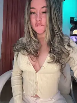 Snapshot of Sharon_07 chatting on 01/14/25, 12:22 Sharon 07 online show from 01/14/25, 12:22