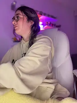 Snapshot of Sharon_07 chatting on 03/23/25, 05:54 Sharon 07 online show from 03/23/25, 05:54