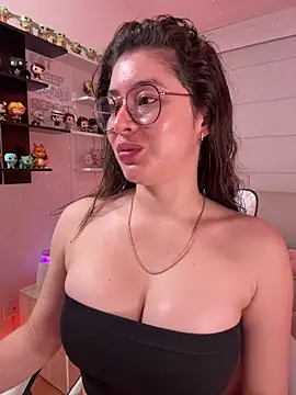 Snapshot of Sharon_07 chatting on 10/15/25, 11:38 Sharon 07 online show from 10/15/25, 11:38