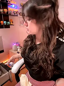 Snapshot of Sharon_07 chatting on 10/20/25, 11:38 Sharon 07 online show from 10/20/25, 11:38