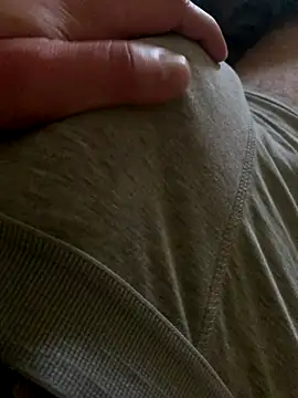 Snapshot of MuzzyFacing chatting on 11/25/25, 11:43 MuzzyFacing online show from 11/25/25, 11:43