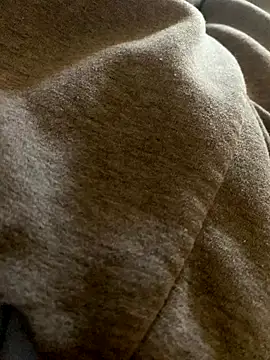 Snapshot of MuzzyFacing chatting on 11/26/25, 10:27 MuzzyFacing online show from 11/26/25, 10:27