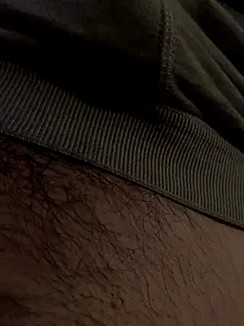 Snapshot of MuzzyFacing chatting on 11/26/25, 10:33 MuzzyFacing online show from 11/26/25, 10:33