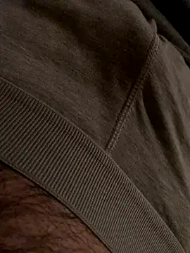 Snapshot of MuzzyFacing chatting on 11/27/25, 10:23 MuzzyFacing online show from 11/27/25, 10:23