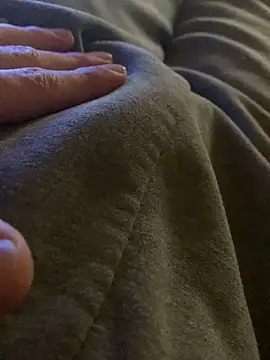 Snapshot of MuzzyFacing chatting on 11/30/25, 09:13 MuzzyFacing online show from 11/30/25, 09:13