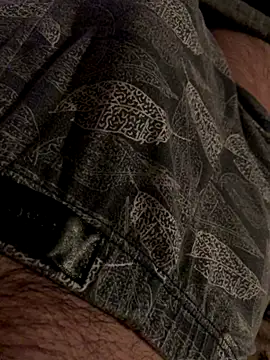 Snapshot of MuzzyFacing chatting on 12/02/25, 10:27 MuzzyFacing online show from 12/02/25, 10:27