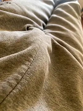 Snapshot of MuzzyFacing chatting on 04/09/26, 12:54 MuzzyFacing online show from 04/09/26, 12:54