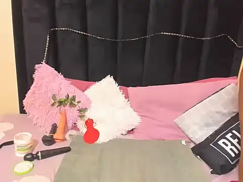 Snapshot of AmazingDarkDoll chatting on 02/14/26, 11:18 AmazingDarkDoll online show from 02/14/26, 11:18