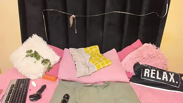 Snapshot of AmazingDarkDoll chatting on 02/23/26, 01:47 AmazingDarkDoll online show from 02/23/26, 01:47