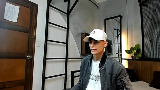 Snapshot of Dani_mc1 chatting on 11/08/25, 11:43 Dani mc1 online show from 11/08/25, 11:43