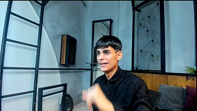 Snapshot of Dani_mc1 chatting on 11/19/25, 11:32 Dani mc1 online show from 11/19/25, 11:32