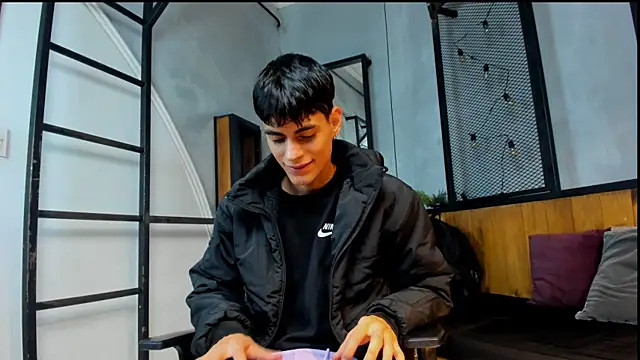 Snapshot of Dani_mc1 chatting on 11/28/25, 11:46 Dani mc1 online show from 11/28/25, 11:46