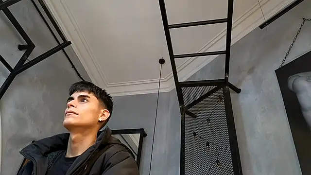 Snapshot of Dani_mc1 chatting on 12/15/25, 11:36 Dani mc1 online show from 12/15/25, 11:36