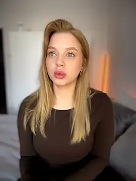 LilyFlamee online show from 03/14/26, 02:55