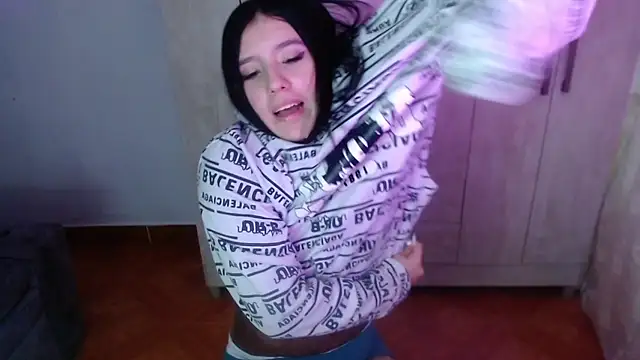 Snapshot of Velvet_28 chatting on 11/16/25, 02:06 Velvet 28 online show from 11/16/25, 02:06