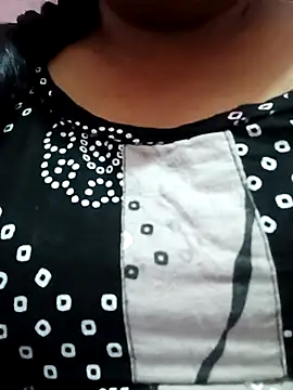 Snapshot of Exotic-bhabhi chatting on 04/20/26, 12:08 Exotic-bhabhi online show from 04/20/26, 12:08