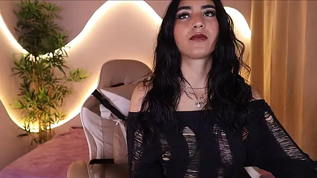 Snapshot of Emma_and_Issac chatting on 10/06/25, 04:54 Emma and Issac online show from 10/06/25, 04:54