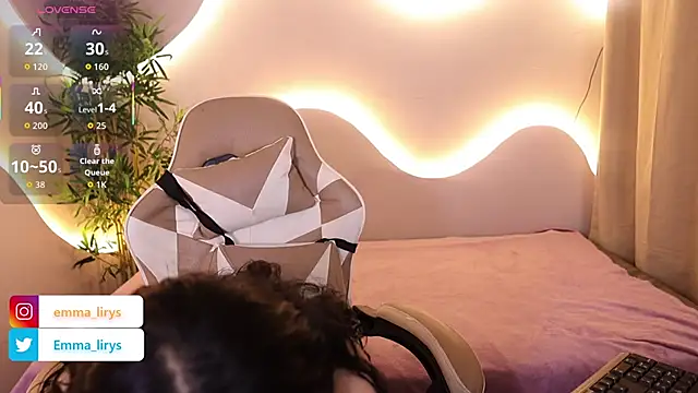 Snapshot of Emma_and_Issac chatting on 10/15/25, 04:34 Emma and Issac online show from 10/15/25, 04:34