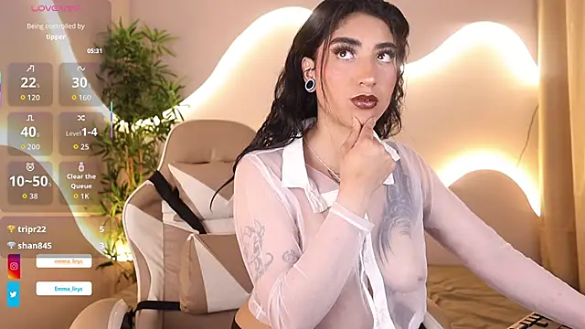 Snapshot of Emma_and_Issac chatting on 10/17/25, 04:15 Emma and Issac online show from 10/17/25, 04:15