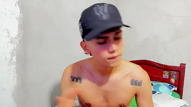 Snapshot of Damien_444 chatting on 10/05/25, 10:24 Damien 444 online show from 10/05/25, 10:24