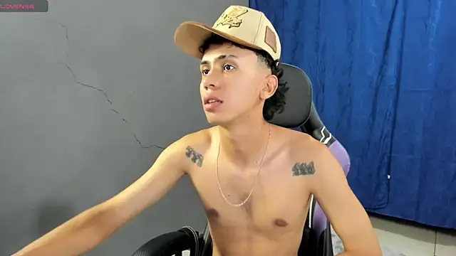 Snapshot of Damien_444 chatting on 11/06/25, 04:02 Damien 444 online show from 11/06/25, 04:02