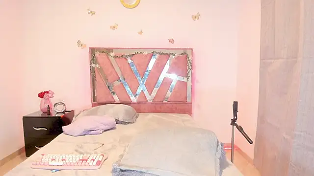 Snapshot of Ella_Lenox chatting on 03/18/26, 02:26 Ella Lenox online show from 03/18/26, 02:26