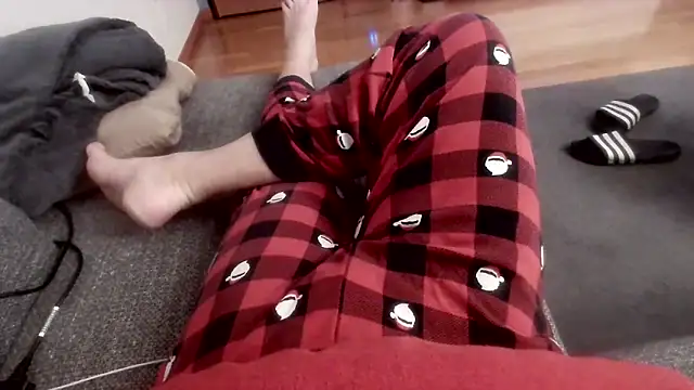 Snapshot of cucciolotto76 chatting on 12/17/25, 10:05 cucciolotto76 online show from 12/17/25, 10:05