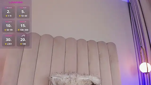 Snapshot of ashlye_white chatting on 10/19/25, 01:23 ashlye white online show from 10/19/25, 01:23