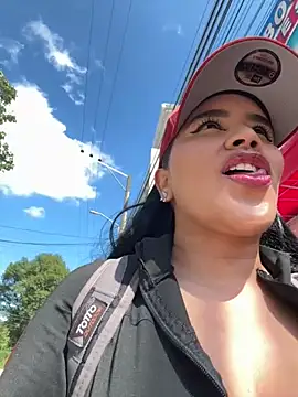 laure torres online show from 12/17/25, 02:56