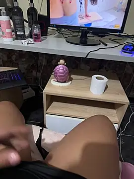 Snapshot of laure_torres chatting on 03/12/26, 02:29 laure torres online show from 03/12/26, 02:29