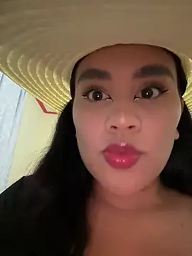 Snapshot of laure_torres chatting on 03/24/26, 12:37 laure torres online show from 03/24/26, 12:37