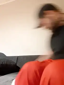 Snapshot of Bamse28 chatting on 12/21/25, 04:25 Bamse28 online show from 12/21/25, 04:25