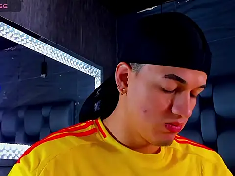 Snapshot of rocoo_santos chatting on 03/10/26, 05:40 rocoo santos online show from 03/10/26, 05:40