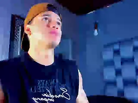 Snapshot of rocoo_santos chatting on 04/13/26, 05:40 rocoo santos online show from 04/13/26, 05:40