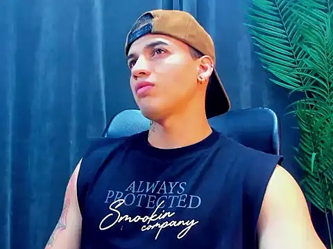 Snapshot of rocoo_santos chatting on 04/18/26, 09:02 rocoo santos online show from 04/18/26, 09:02