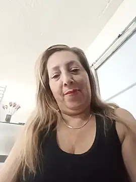 Snapshot of Estefania_Arce chatting on 08/08/26, 10:23 Estefania Arce online show from 08/08/26, 10:23
