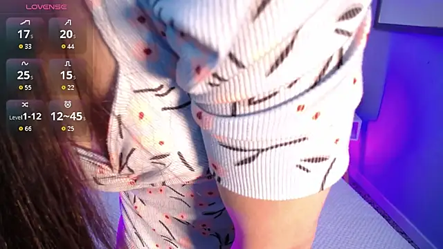 Snapshot of Astrid_Velle chatting on 09/10/25, 04:01 Astrid Velle online show from 09/10/25, 04:01