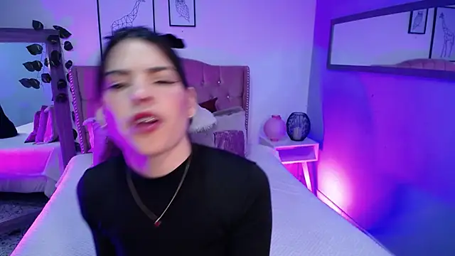 Snapshot of Astrid_Velle chatting on 10/12/25, 04:33 Astrid Velle online show from 10/12/25, 04:33