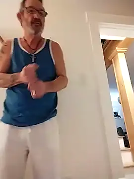 Snapshot of FoxnMouse chatting on 04/12/26, 11:10 FoxnMouse online show from 04/12/26, 11:10