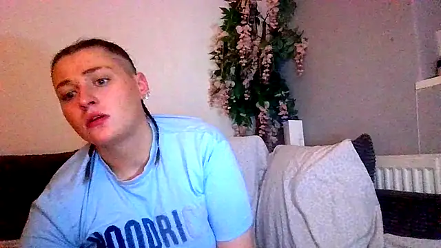 Snapshot of MARRIED-MAN-FETISH chatting on 12/20/25, 07:32 MARRIED-MAN-FETISH online show from 12/20/25, 07:32