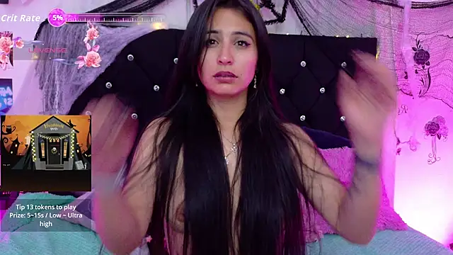 Snapshot of queen_smiley chatting on 10/31/25, 04:57 queen smiley online show from 10/31/25, 04:57